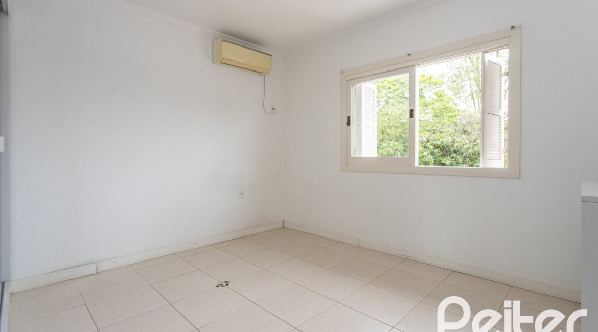 Casa à venda com 309m², 5 dormitórios, 3 suítes, 4 vagas, no bairro Ipanema em Porto Alegre