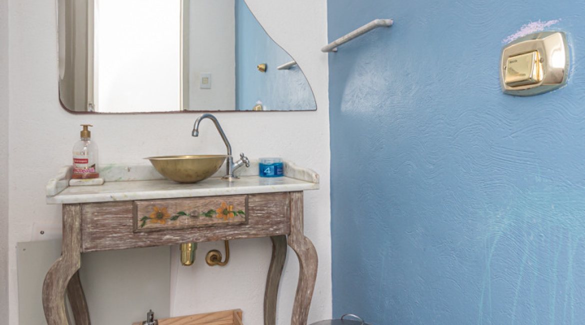 Casa à venda com 350m², 3 dormitórios, 3 suítes, 2 vagas, no bairro Ipanema em Porto Alegre