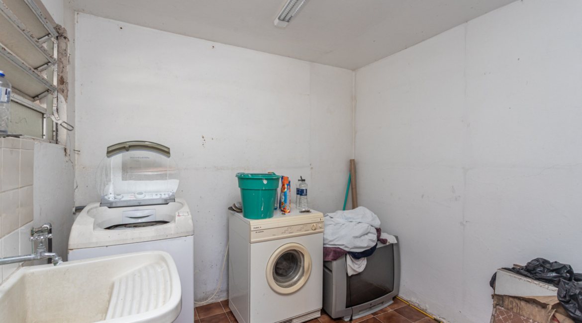 Casa à venda com 350m², 3 dormitórios, 3 suítes, 2 vagas, no bairro Ipanema em Porto Alegre