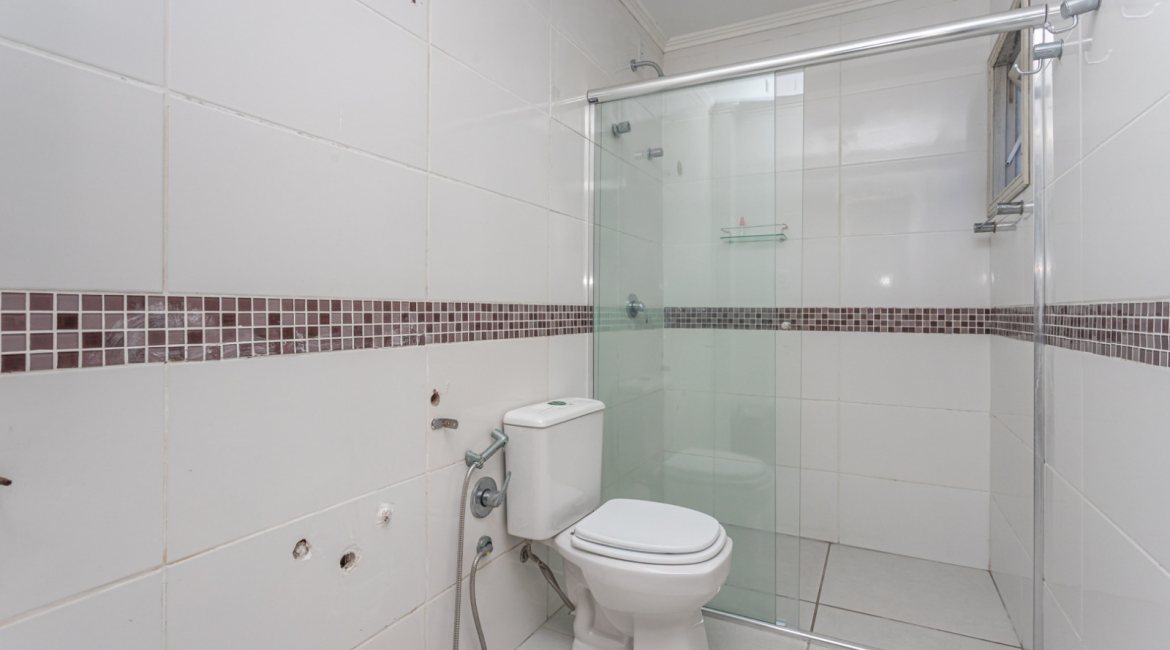 Casa à venda com 350m², 3 dormitórios, 3 suítes, 2 vagas, no bairro Ipanema em Porto Alegre