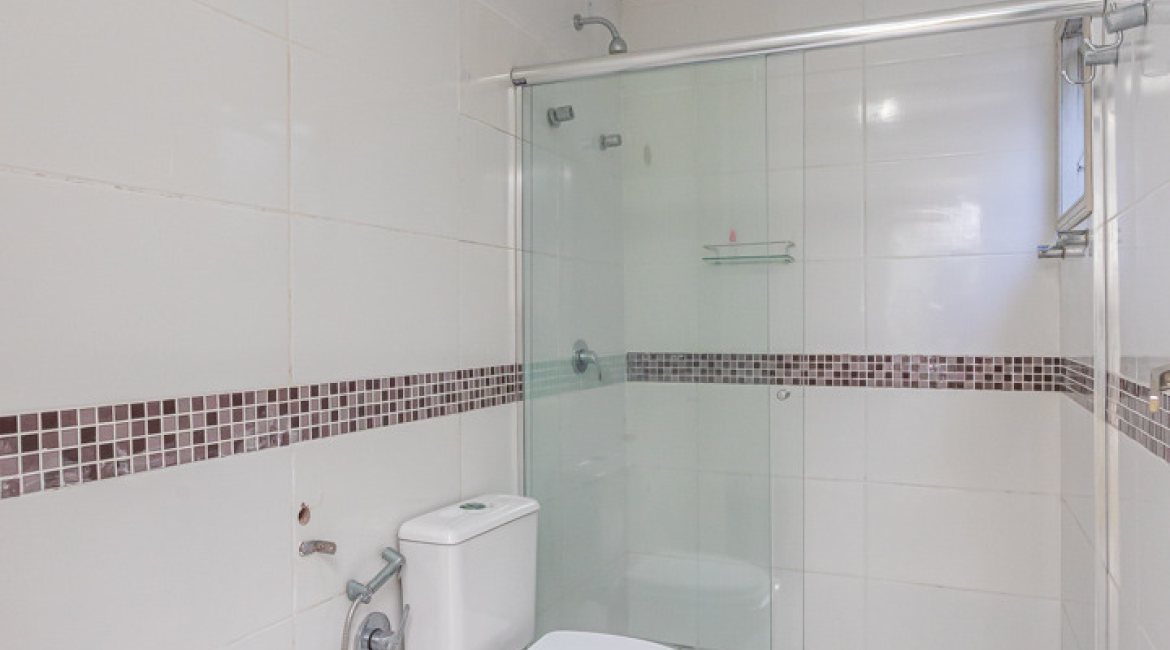 Casa à venda com 350m², 3 dormitórios, 3 suítes, 2 vagas, no bairro Ipanema em Porto Alegre