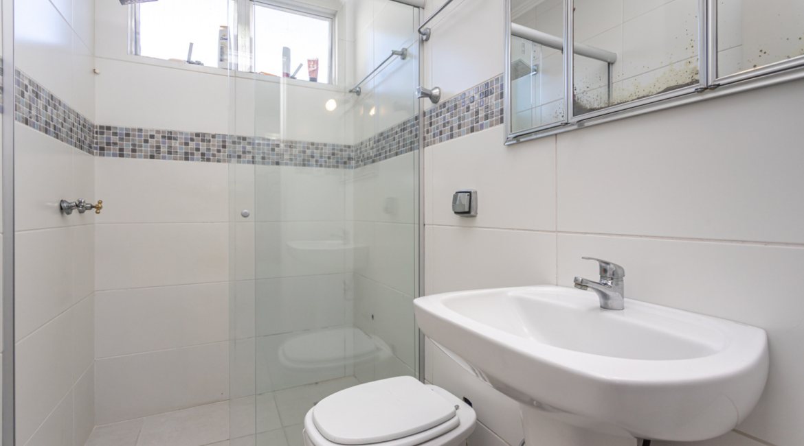 Casa à venda com 350m², 3 dormitórios, 3 suítes, 2 vagas, no bairro Ipanema em Porto Alegre