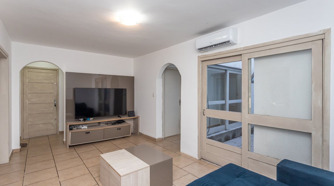 Casa à venda com 350m², 3 dormitórios, 3 suítes, 2 vagas, no bairro Ipanema em Porto Alegre