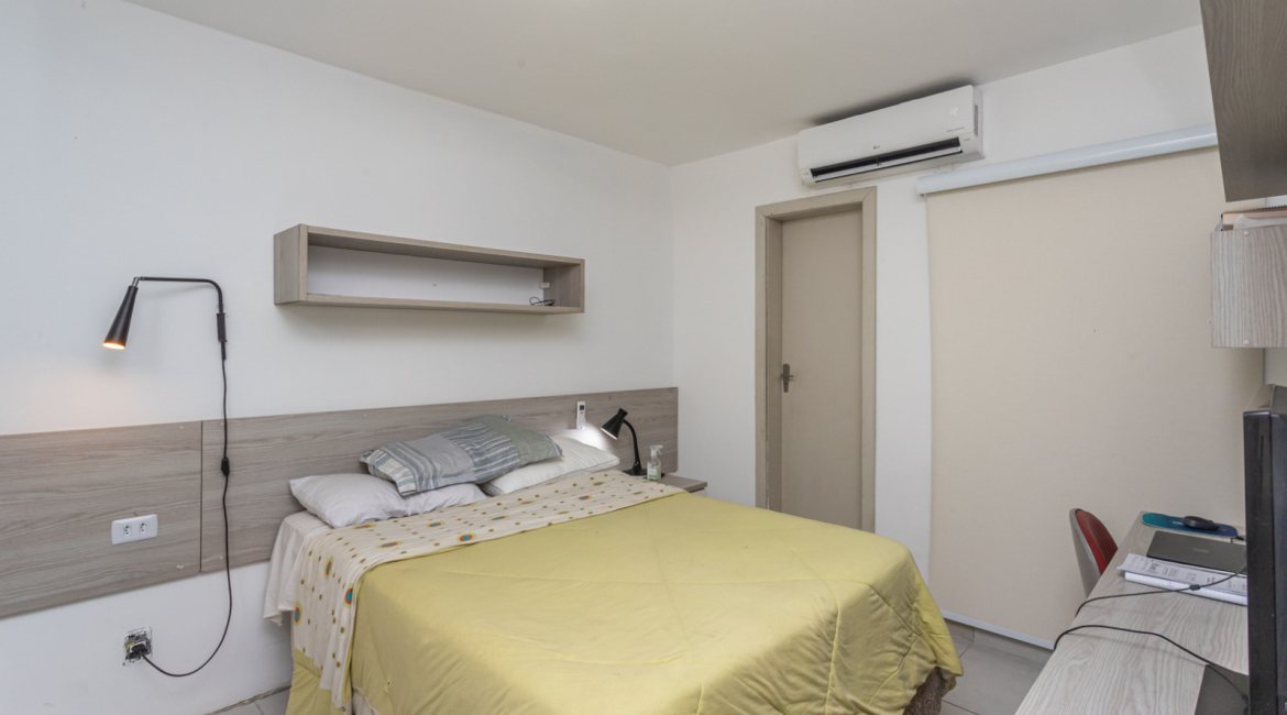 Casa à venda com 350m², 3 dormitórios, 3 suítes, 2 vagas, no bairro Ipanema em Porto Alegre