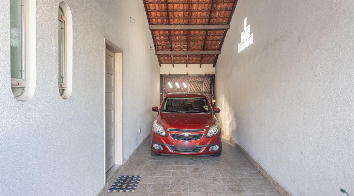 Casa à venda com 350m², 3 dormitórios, 3 suítes, 2 vagas, no bairro Ipanema em Porto Alegre