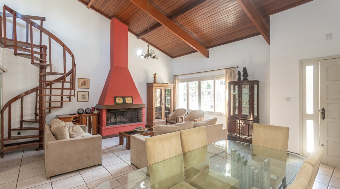 Casa à venda com 350m², 3 dormitórios, 3 suítes, 2 vagas, no bairro Ipanema em Porto Alegre