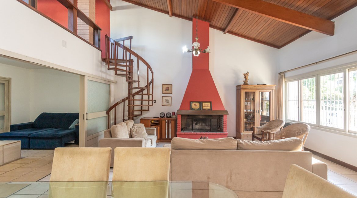 Casa à venda com 350m², 3 dormitórios, 3 suítes, 2 vagas, no bairro Ipanema em Porto Alegre