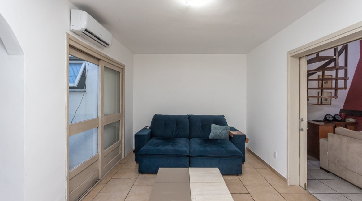 Casa à venda com 350m², 3 dormitórios, 3 suítes, 2 vagas, no bairro Ipanema em Porto Alegre