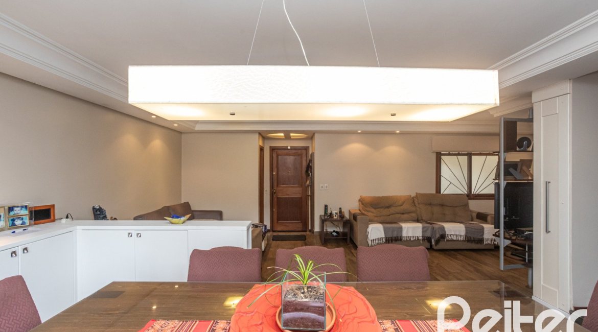 Casa em Condomínio à venda com 340m², 3 dormitórios, 1 suíte, 2 vagas, no bairro Jardim Isabel em Porto Alegre