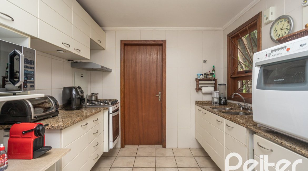 Casa em Condomínio à venda com 340m², 3 dormitórios, 1 suíte, 2 vagas, no bairro Jardim Isabel em Porto Alegre