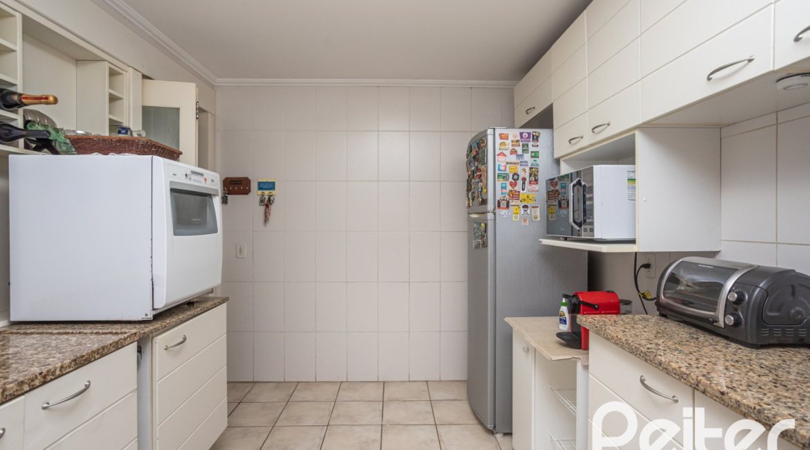 Casa em Condomínio à venda com 340m², 3 dormitórios, 1 suíte, 2 vagas, no bairro Jardim Isabel em Porto Alegre