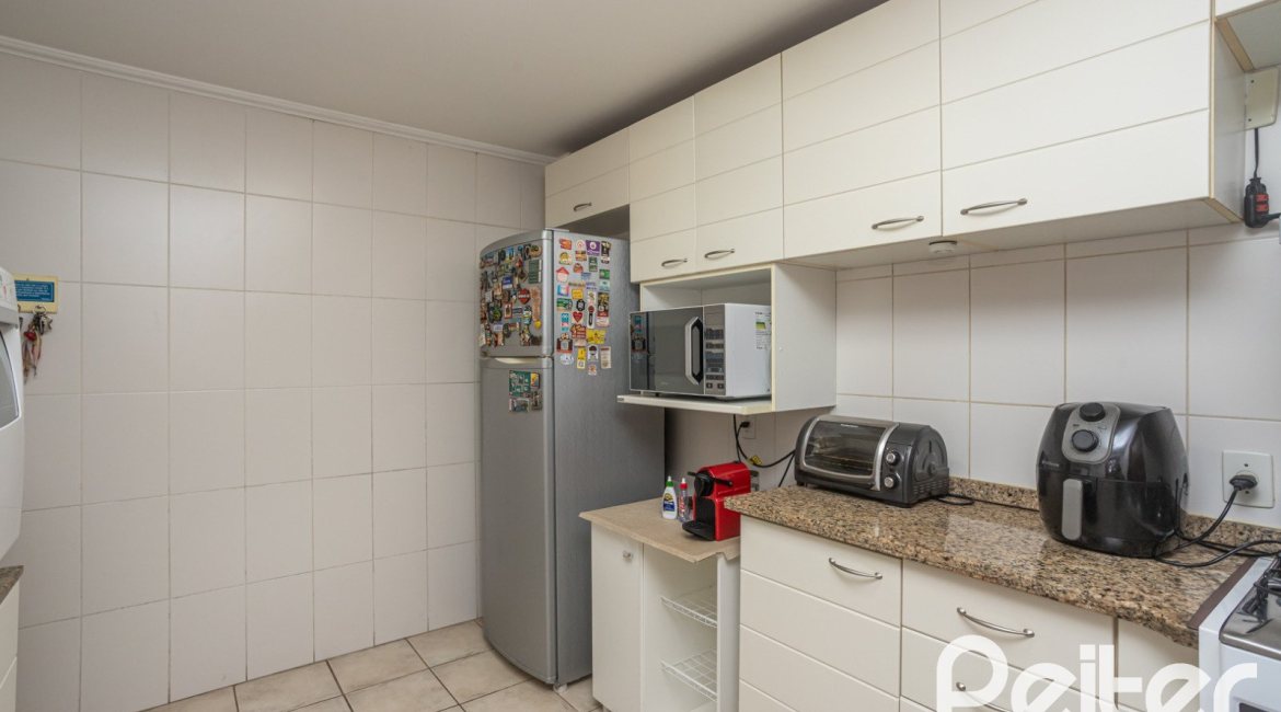 Casa em Condomínio à venda com 340m², 3 dormitórios, 1 suíte, 2 vagas, no bairro Jardim Isabel em Porto Alegre