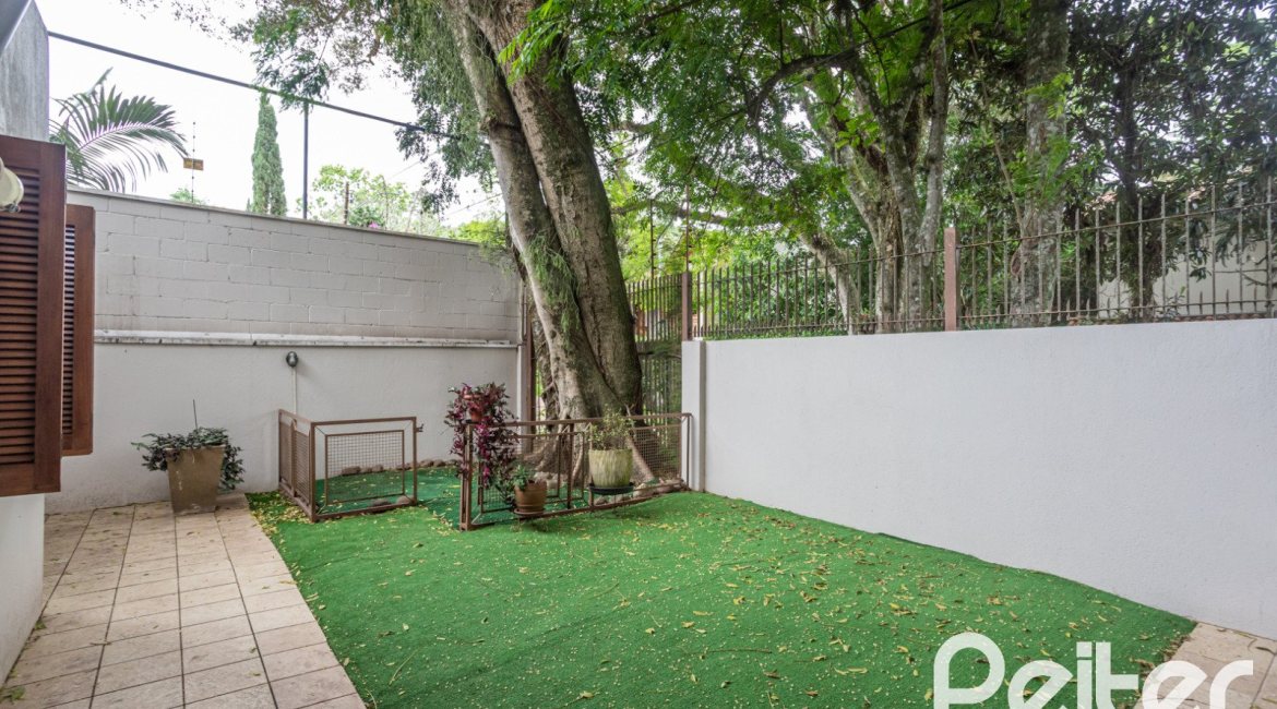 Casa em Condomínio à venda com 340m², 3 dormitórios, 1 suíte, 2 vagas, no bairro Jardim Isabel em Porto Alegre