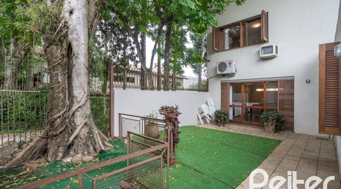 Casa em Condomínio à venda com 340m², 3 dormitórios, 1 suíte, 2 vagas, no bairro Jardim Isabel em Porto Alegre