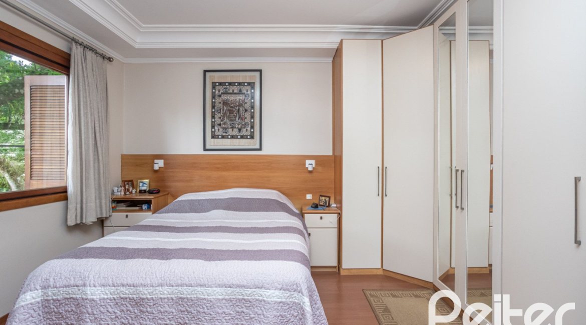 Casa em Condomínio à venda com 340m², 3 dormitórios, 1 suíte, 2 vagas, no bairro Jardim Isabel em Porto Alegre