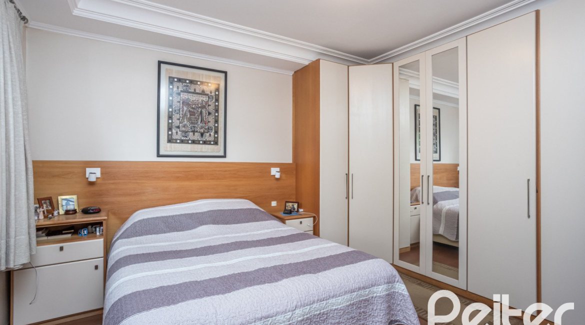 Casa em Condomínio à venda com 340m², 3 dormitórios, 1 suíte, 2 vagas, no bairro Jardim Isabel em Porto Alegre