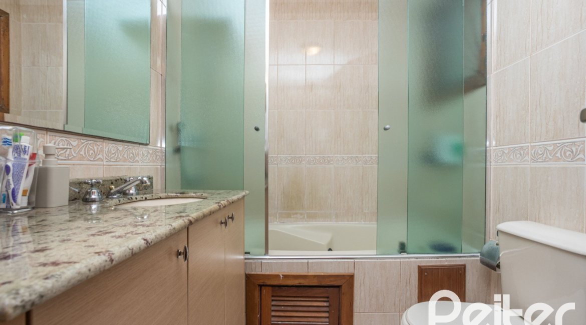 Casa em Condomínio à venda com 340m², 3 dormitórios, 1 suíte, 2 vagas, no bairro Jardim Isabel em Porto Alegre