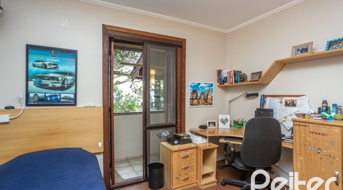 Casa em Condomínio à venda com 340m², 3 dormitórios, 1 suíte, 2 vagas, no bairro Jardim Isabel em Porto Alegre