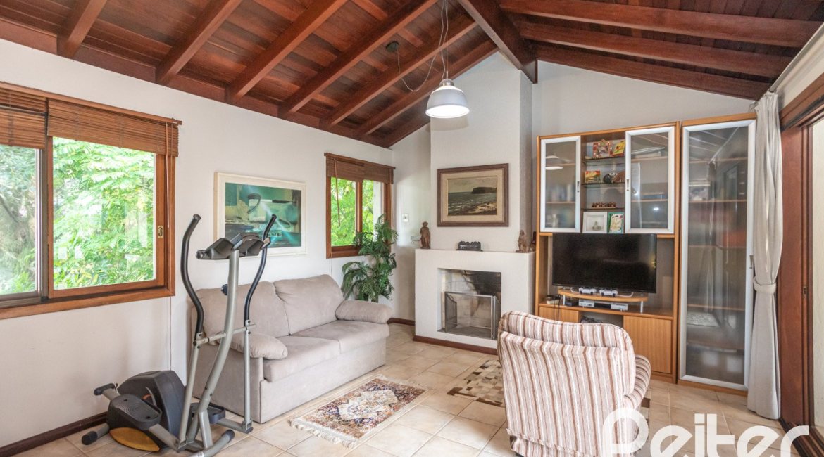 Casa em Condomínio à venda com 340m², 3 dormitórios, 1 suíte, 2 vagas, no bairro Jardim Isabel em Porto Alegre