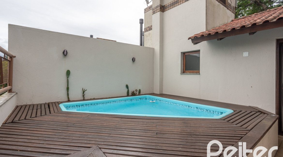 Casa em Condomínio à venda com 340m², 3 dormitórios, 1 suíte, 2 vagas, no bairro Jardim Isabel em Porto Alegre