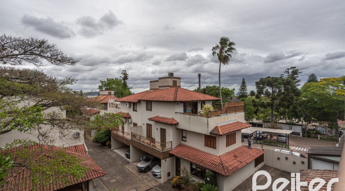 Casa em Condomínio à venda com 340m², 3 dormitórios, 1 suíte, 2 vagas, no bairro Jardim Isabel em Porto Alegre