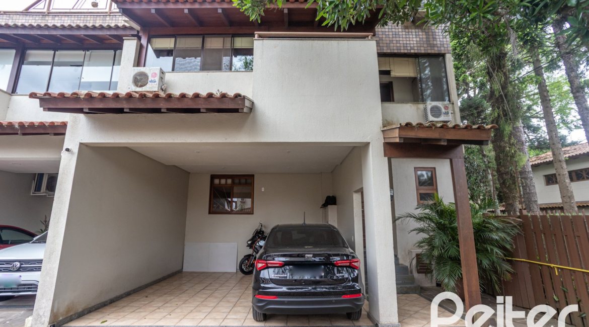 Casa em Condomínio à venda com 340m², 3 dormitórios, 1 suíte, 2 vagas, no bairro Jardim Isabel em Porto Alegre