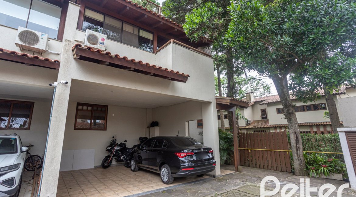 Casa em Condomínio à venda com 340m², 3 dormitórios, 1 suíte, 2 vagas, no bairro Jardim Isabel em Porto Alegre