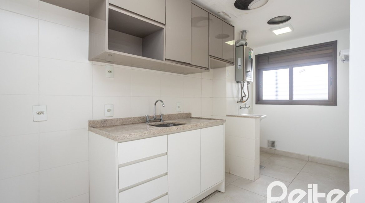 Apartamento à venda com 90m², 3 dormitórios, 1 suíte, 2 vagas, no bairro Tristeza em PORTO ALEGRE
