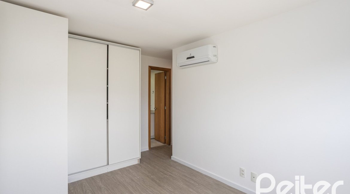 Apartamento à venda com 90m², 3 dormitórios, 1 suíte, 2 vagas, no bairro Tristeza em PORTO ALEGRE