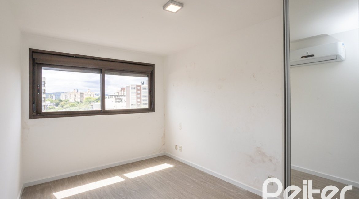 Apartamento à venda com 90m², 3 dormitórios, 1 suíte, 2 vagas, no bairro Tristeza em PORTO ALEGRE