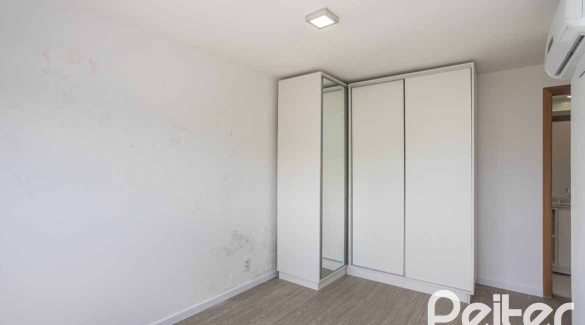Apartamento à venda com 90m², 3 dormitórios, 1 suíte, 2 vagas, no bairro Tristeza em PORTO ALEGRE