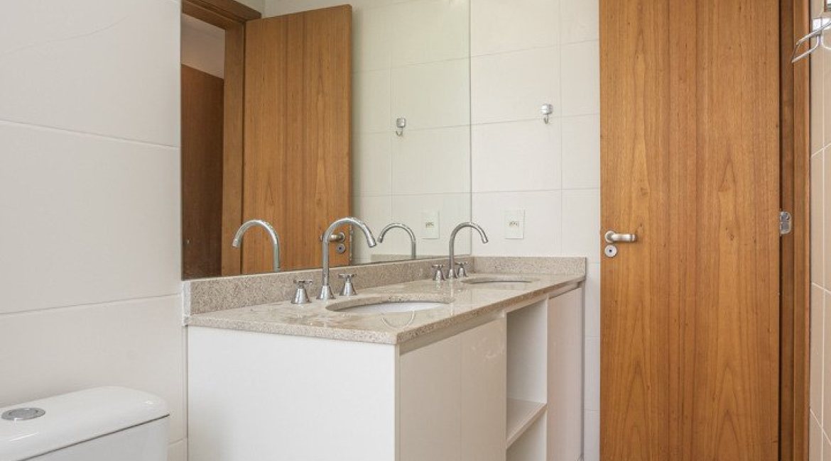 Apartamento à venda com 90m², 3 dormitórios, 1 suíte, 2 vagas, no bairro Tristeza em PORTO ALEGRE