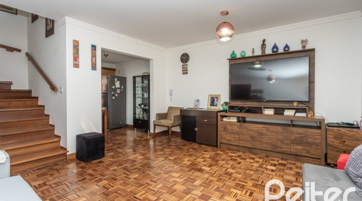 Casa em Condomínio à venda com 133m², 3 dormitórios, 1 suíte, 2 vagas, no bairro Tristeza em Porto Alegre