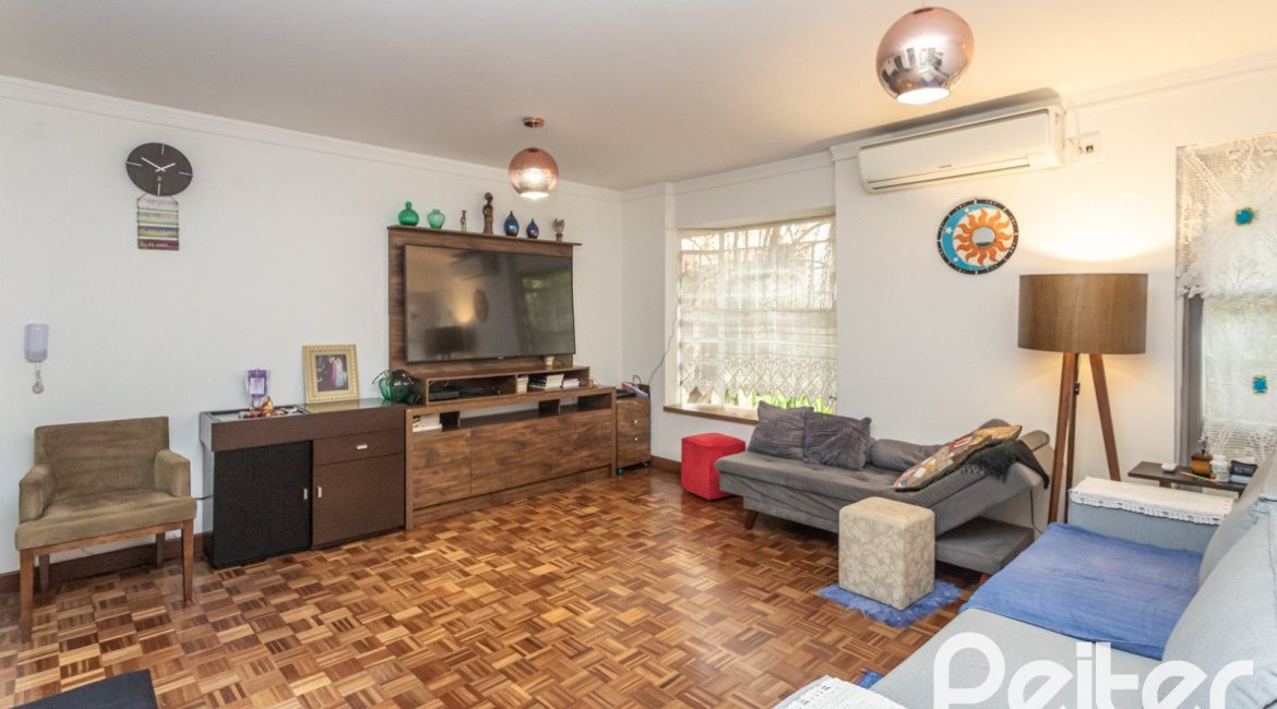 Casa em Condomínio à venda com 133m², 3 dormitórios, 1 suíte, 2 vagas, no bairro Tristeza em Porto Alegre