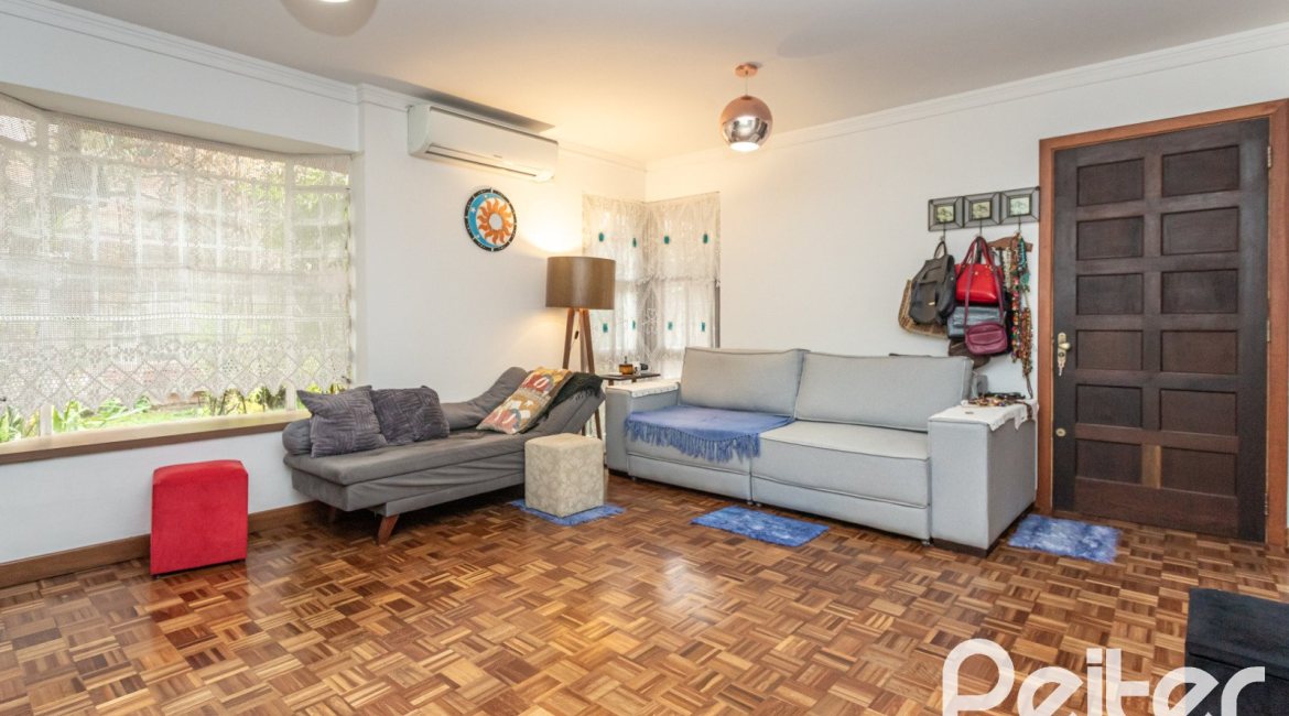 Casa em Condomínio à venda com 133m², 3 dormitórios, 1 suíte, 2 vagas, no bairro Tristeza em Porto Alegre