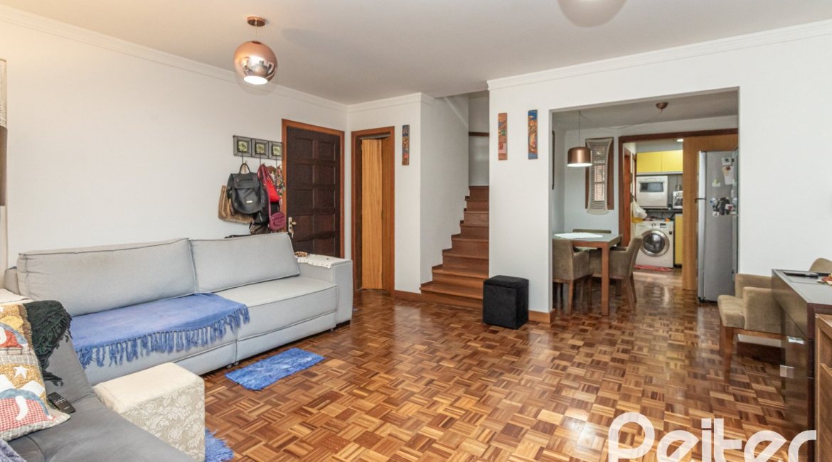 Casa em Condomínio à venda com 133m², 3 dormitórios, 1 suíte, 2 vagas, no bairro Tristeza em Porto Alegre