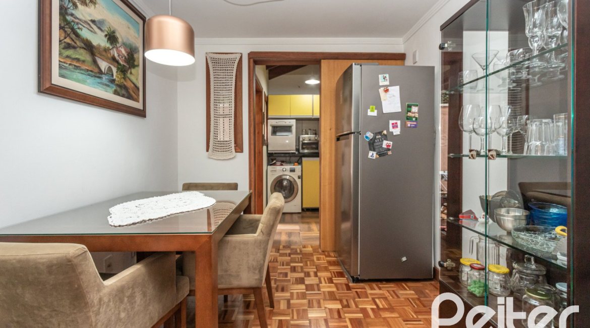 Casa em Condomínio à venda com 133m², 3 dormitórios, 1 suíte, 2 vagas, no bairro Tristeza em Porto Alegre