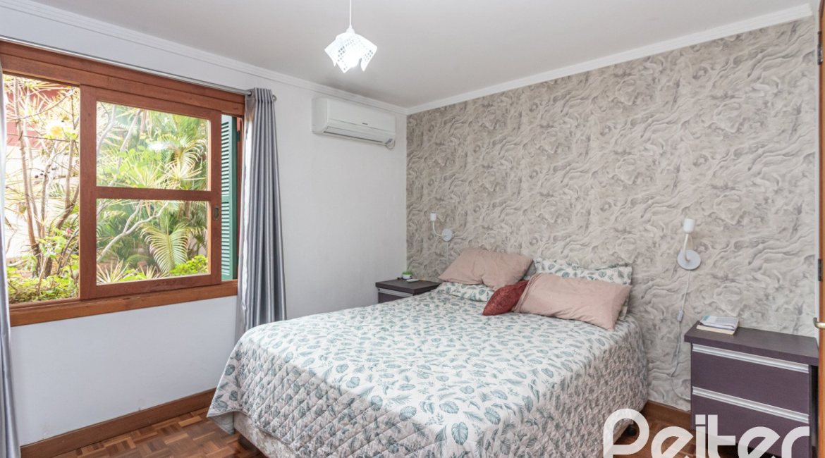 Casa em Condomínio à venda com 133m², 3 dormitórios, 1 suíte, 2 vagas, no bairro Tristeza em Porto Alegre