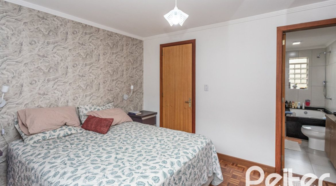 Casa em Condomínio à venda com 133m², 3 dormitórios, 1 suíte, 2 vagas, no bairro Tristeza em Porto Alegre