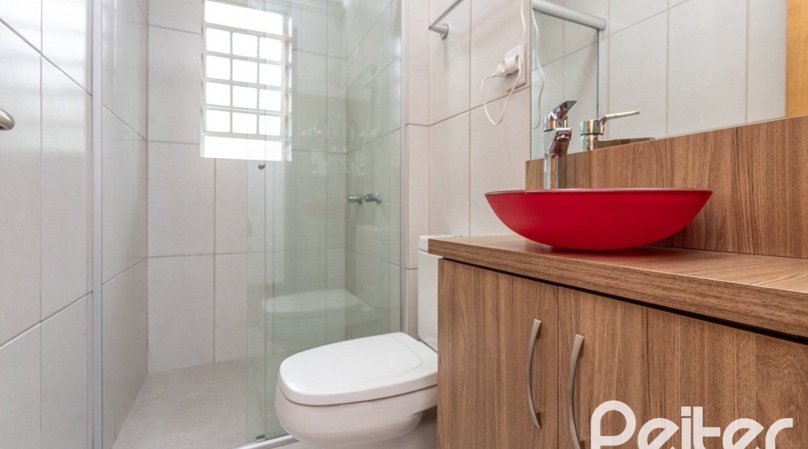 Casa em Condomínio à venda com 133m², 3 dormitórios, 1 suíte, 2 vagas, no bairro Tristeza em Porto Alegre