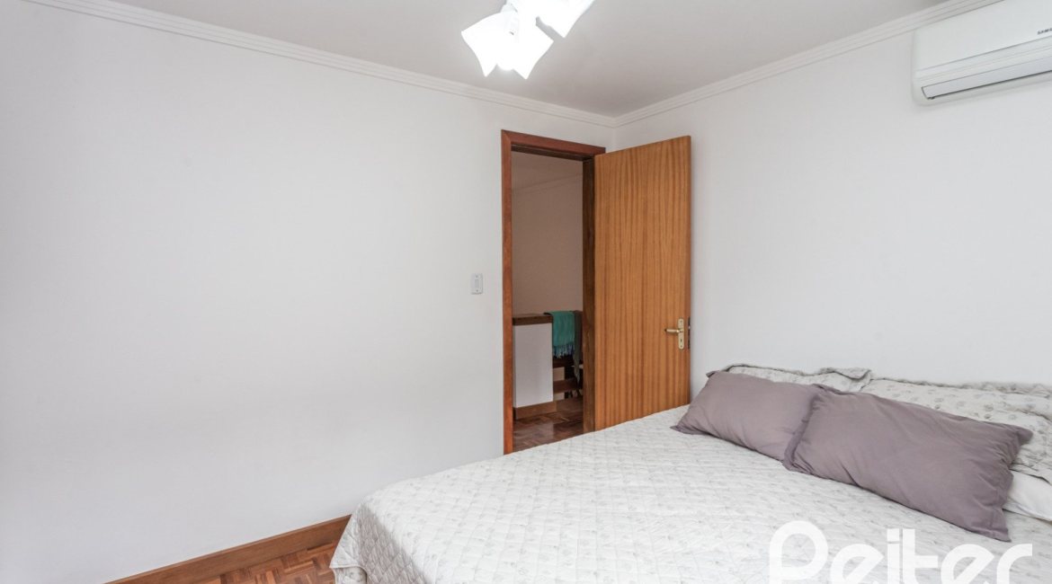 Casa em Condomínio à venda com 133m², 3 dormitórios, 1 suíte, 2 vagas, no bairro Tristeza em Porto Alegre