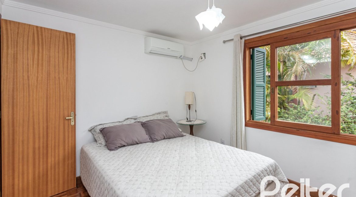 Casa em Condomínio à venda com 133m², 3 dormitórios, 1 suíte, 2 vagas, no bairro Tristeza em Porto Alegre