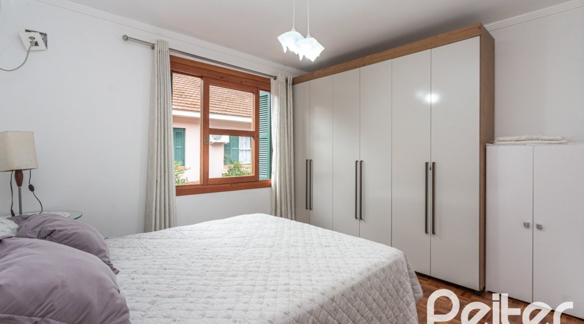 Casa em Condomínio à venda com 133m², 3 dormitórios, 1 suíte, 2 vagas, no bairro Tristeza em Porto Alegre