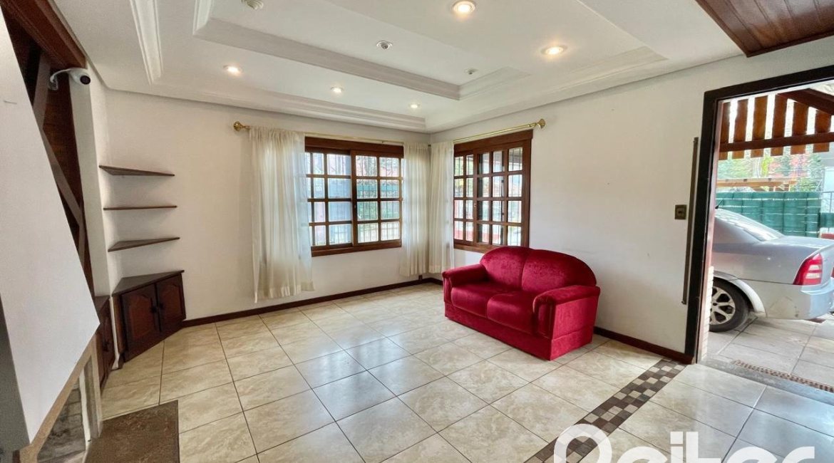 Casa à venda com 338m², 6 dormitórios, 3 suítes, 4 vagas, no bairro Ipanema em Porto Alegre
