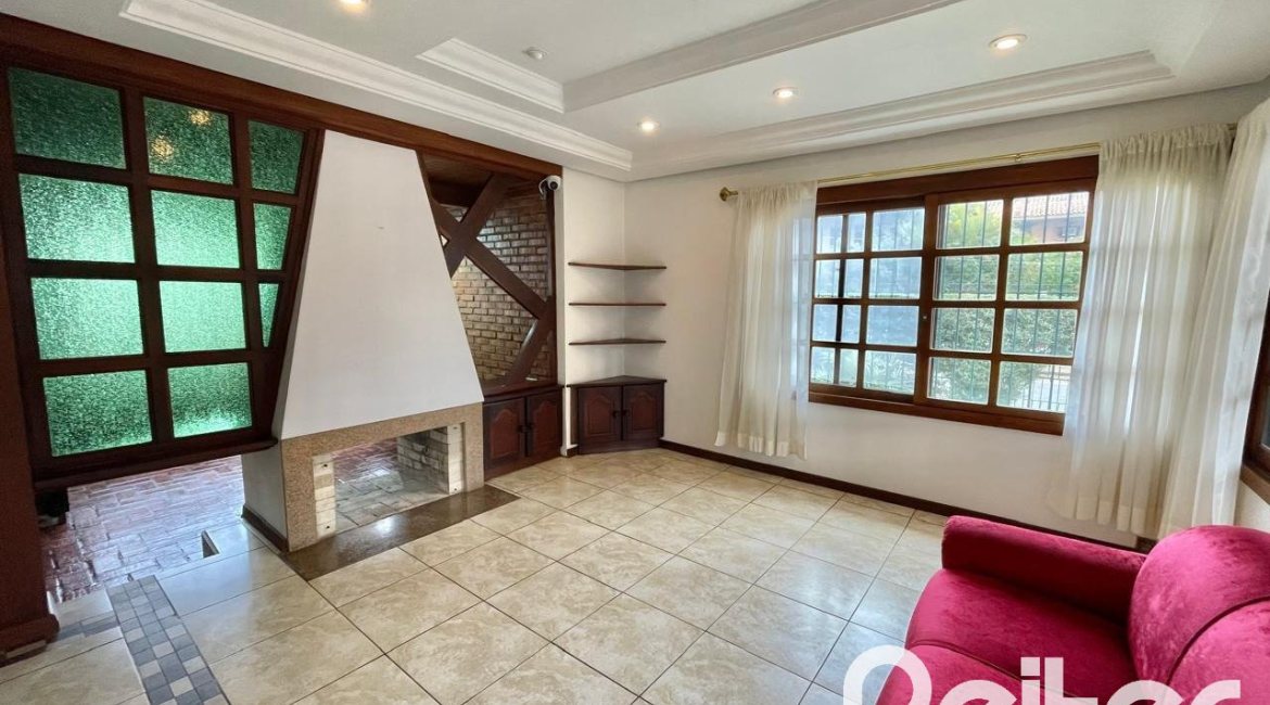 Casa à venda com 338m², 6 dormitórios, 3 suítes, 4 vagas, no bairro Ipanema em Porto Alegre
