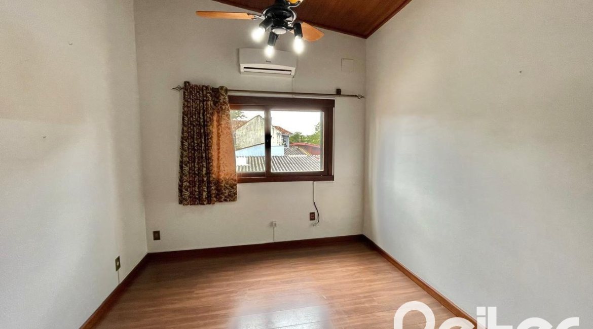 Casa à venda com 338m², 6 dormitórios, 3 suítes, 4 vagas, no bairro Ipanema em Porto Alegre