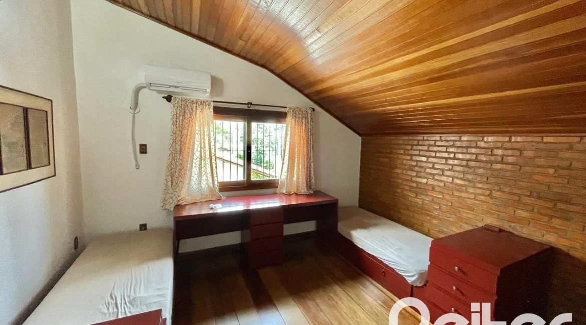 Casa à venda com 338m², 6 dormitórios, 3 suítes, 4 vagas, no bairro Ipanema em Porto Alegre