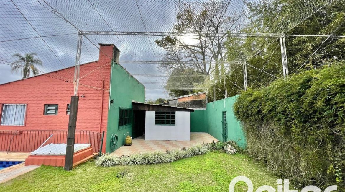 Casa à venda com 338m², 6 dormitórios, 3 suítes, 4 vagas, no bairro Ipanema em Porto Alegre