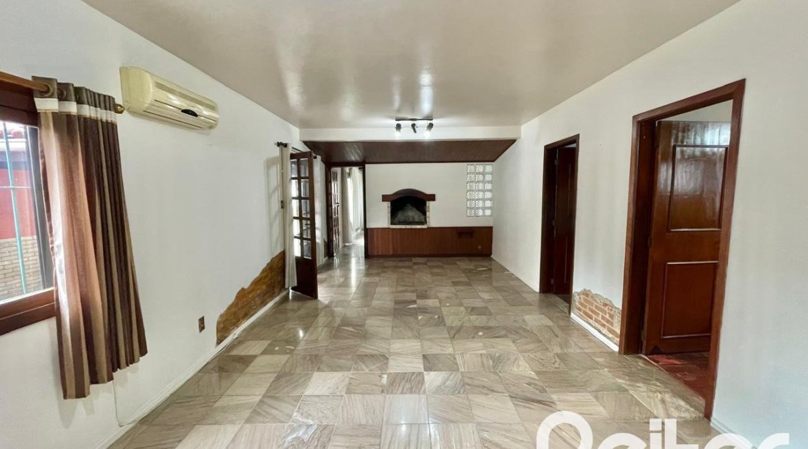 Casa à venda com 338m², 6 dormitórios, 3 suítes, 4 vagas, no bairro Ipanema em Porto Alegre