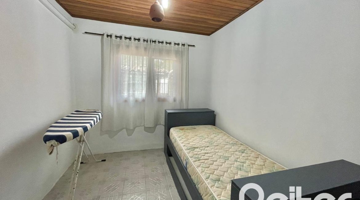 Casa à venda com 338m², 6 dormitórios, 3 suítes, 4 vagas, no bairro Ipanema em Porto Alegre